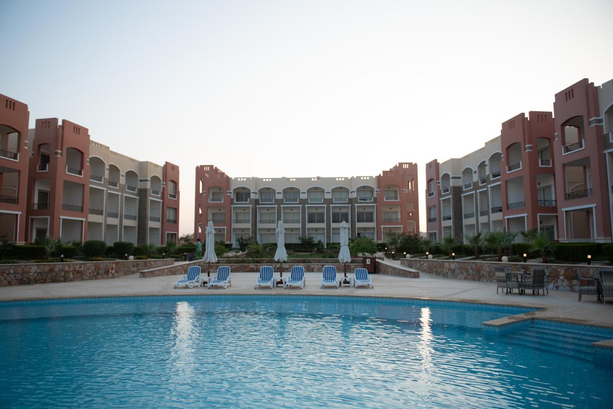 Oyster Bay Beach Resort Abu Dabab Exterior photo
